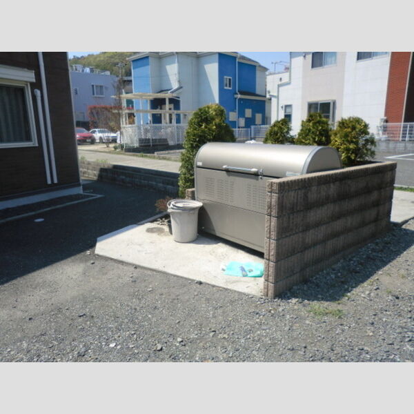 現地周辺 (ごみ置き場)