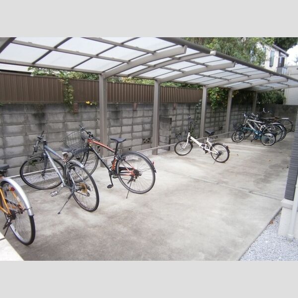 現地周辺 (駐輪場)