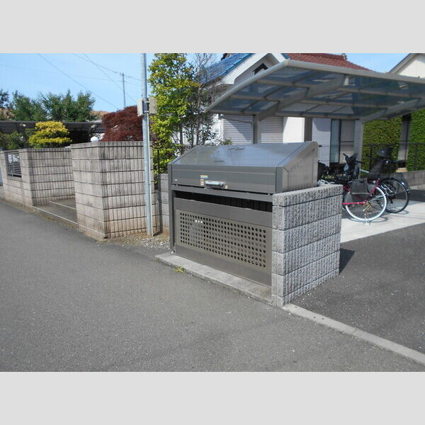 現地周辺 (ゴミ置き場)