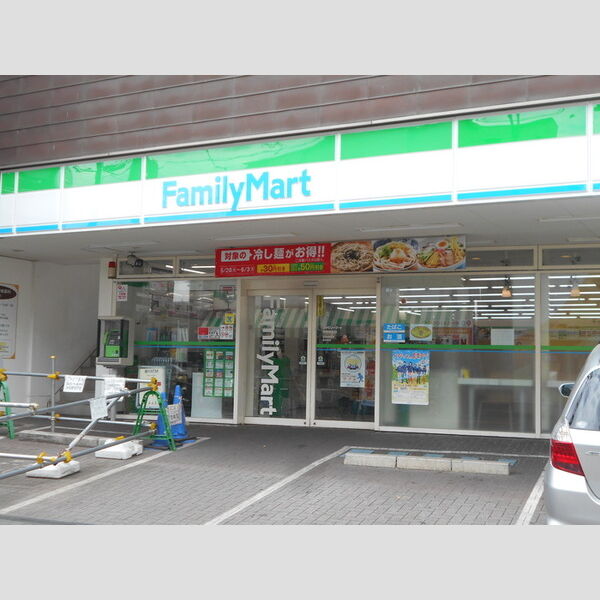 現地周辺 (駅前ファミリーマート)