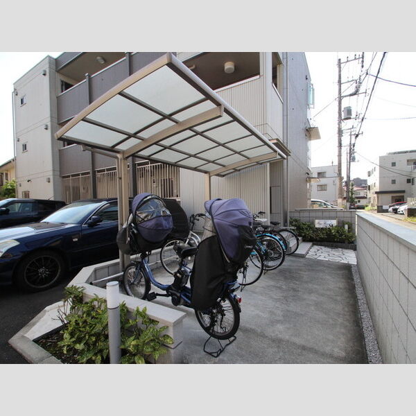 現地周辺 (屋根付き駐輪場)