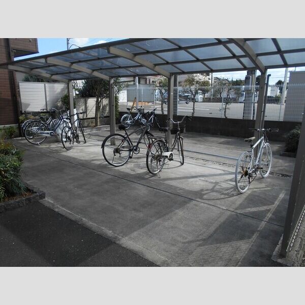 現地周辺 (駐輪場)