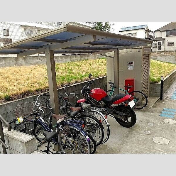 現地周辺 (駐輪場)