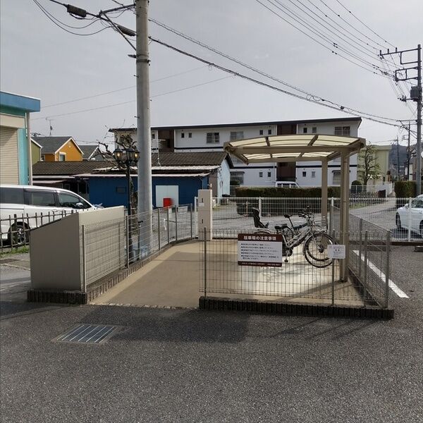 現地周辺 (駐輪場)