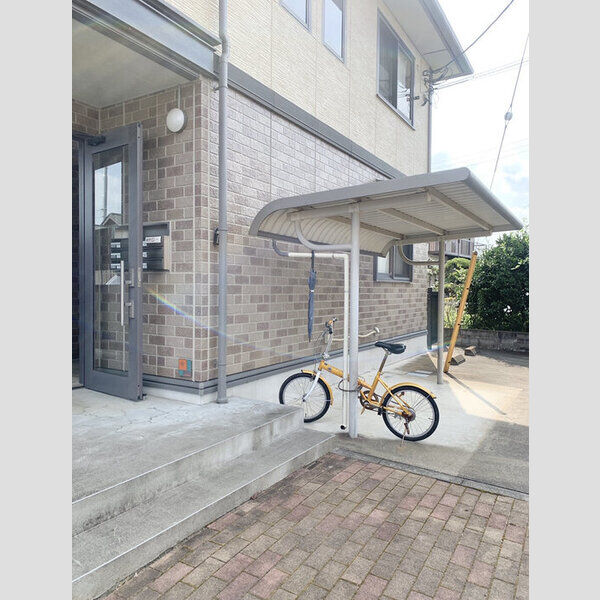 現地周辺 (駐輪場)