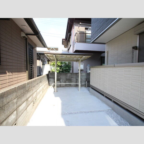 現地周辺 (屋根付き駐輪場)