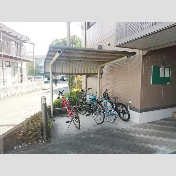 現地周辺 (駐輪場)