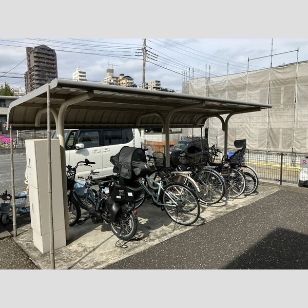 現地周辺 (駐輪場)