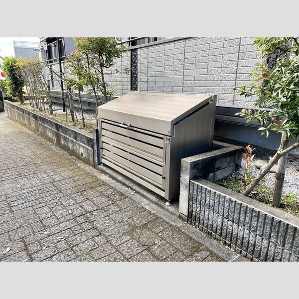 現地周辺 (ゴミストッカー)