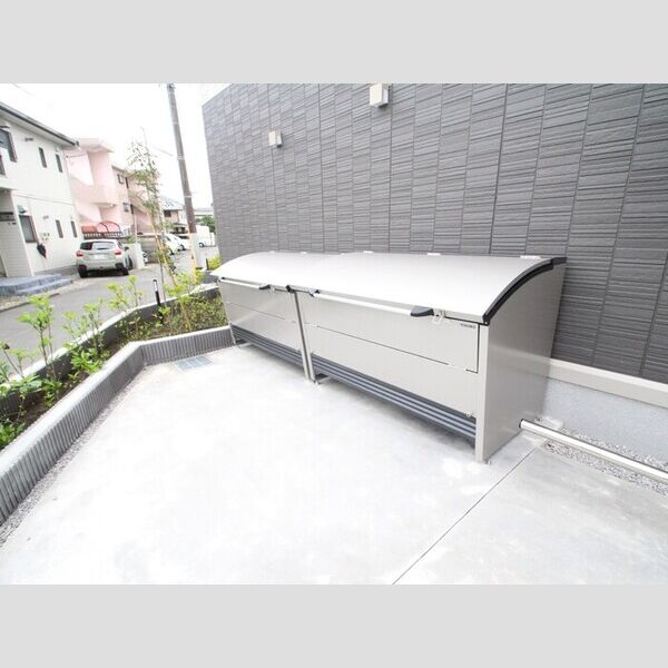 現地周辺 (ゴミストッカー)