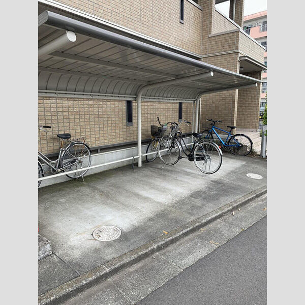 現地周辺 (駐輪場)
