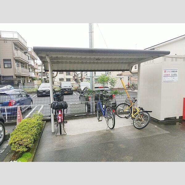 現地周辺 (駐輪場)