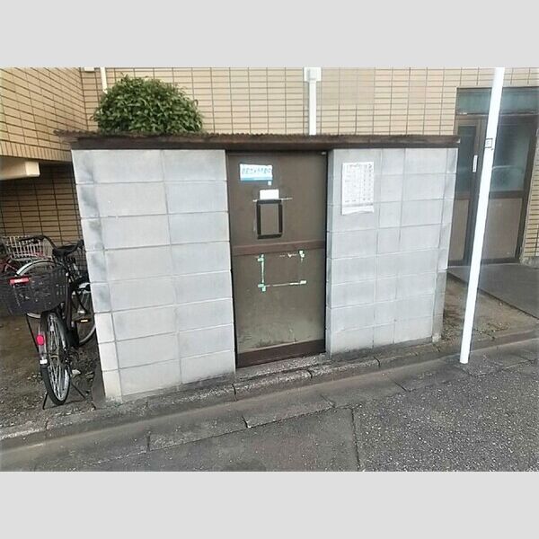 現地周辺 (ゴミ置き場)