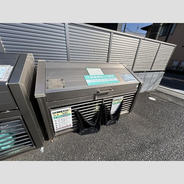 現地周辺 (ごみ置き場)