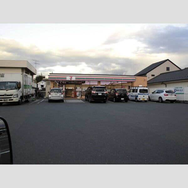 現地周辺 (セブンイレブン)