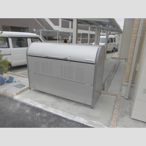 現地周辺 (ごみ置き場)