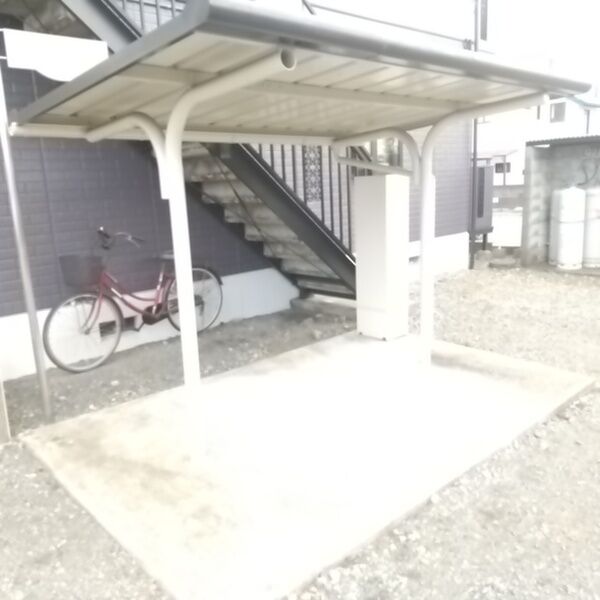 現地周辺 (駐輪場)