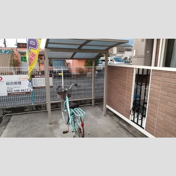 現地周辺 (駐輪場)