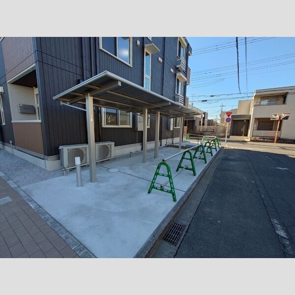 現地周辺 (駐輪場)