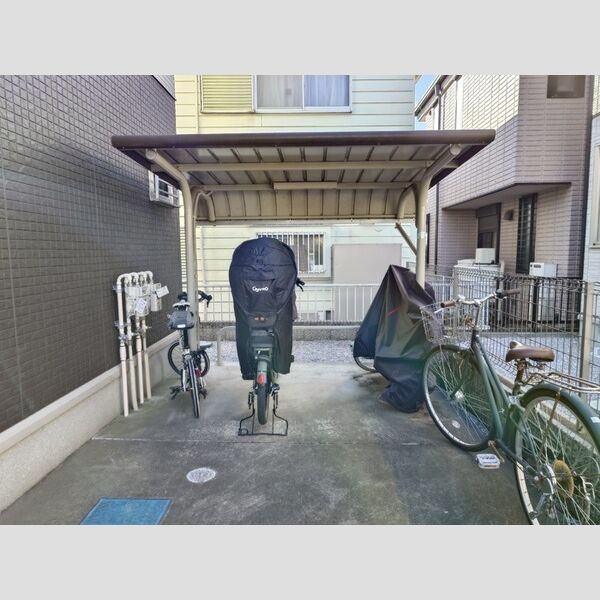現地周辺 (駐輪場)