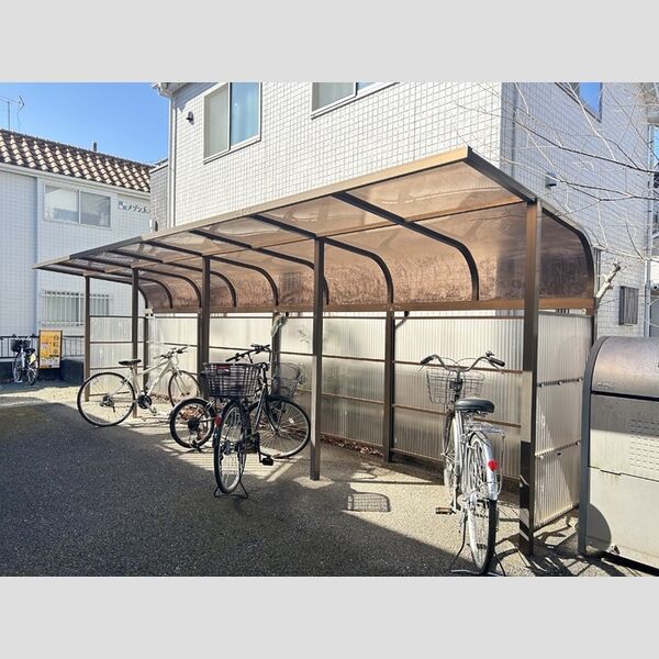 現地周辺 (駐輪場)