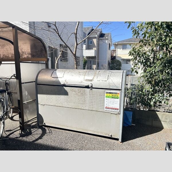 現地周辺 (ゴミ置き場)