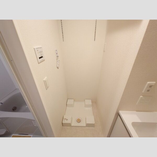 収納 (洗濯機置き場)