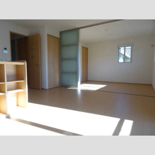 居室・リビング (広々リビング)