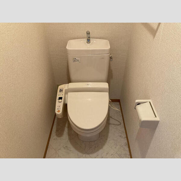 トイレ (トイレ)