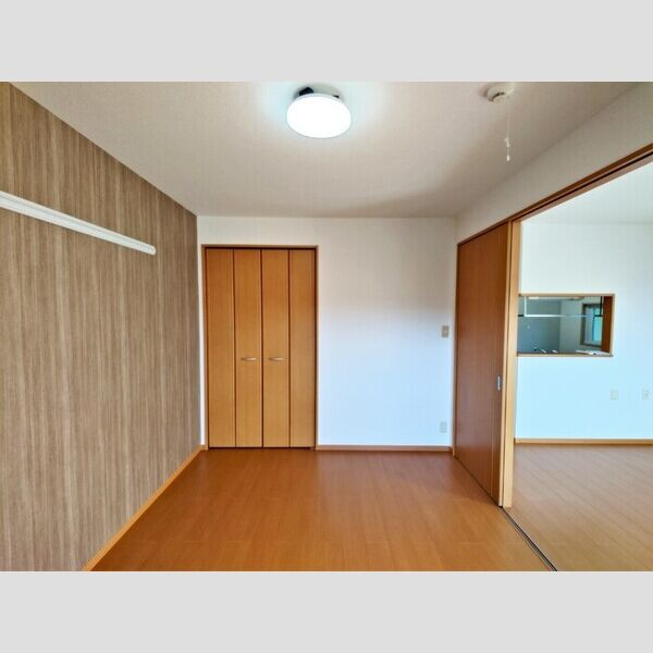 その他 (南側洋室6帖(別角度))