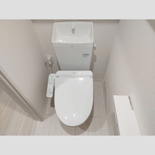 トイレ (温水洗浄機能付便座)
