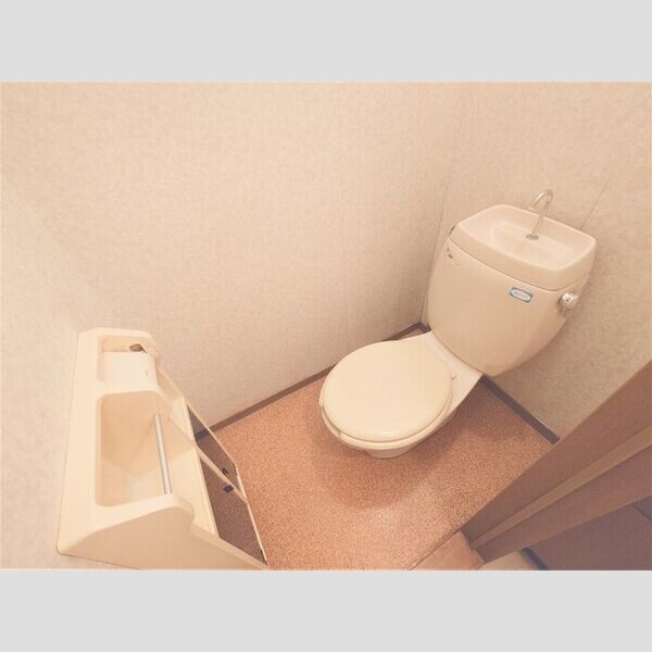 トイレ (トイレ)