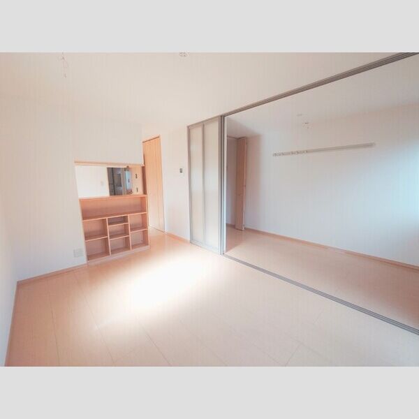 居室・リビング (LDK10.5帖(別角度))