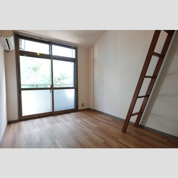 その他 (居室(廊下側から))