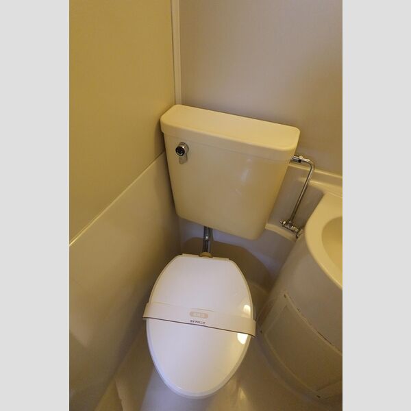 トイレ (トイレ)