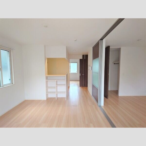 居室・リビング (LDK10.6帖(別角度))