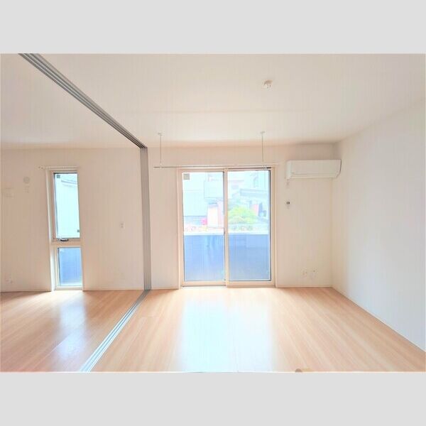 居室・リビング (LDK10.6帖(別角度))