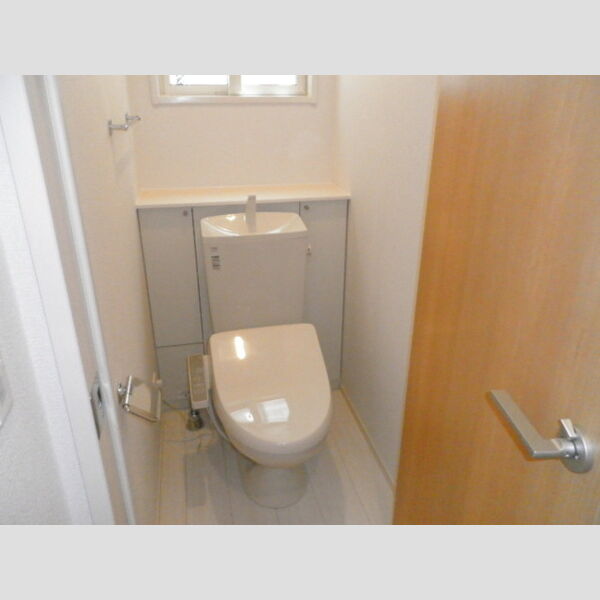 トイレ (トイレ)