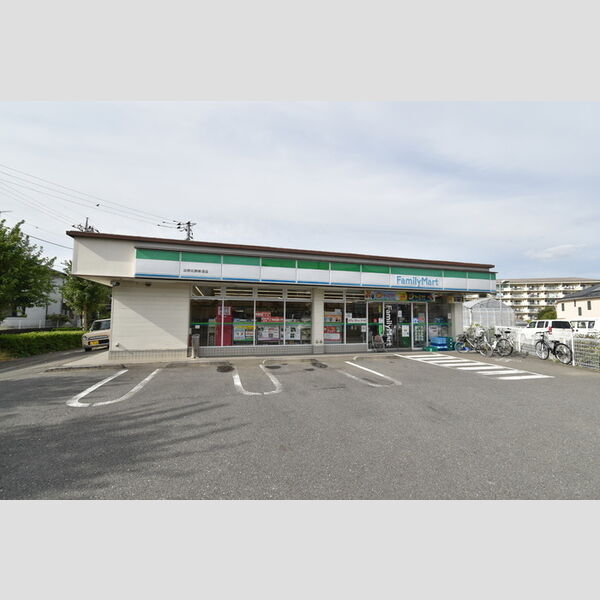 現地周辺 (ファミリーマート日野北野街道店)