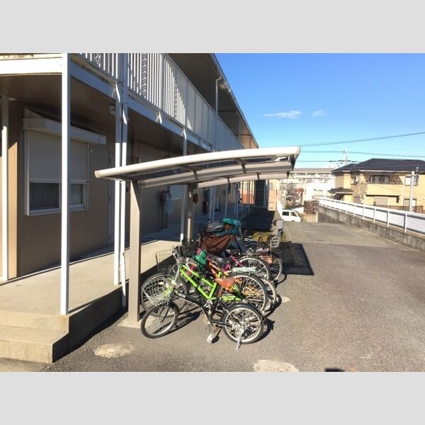 現地周辺 (屋根付き駐輪場)