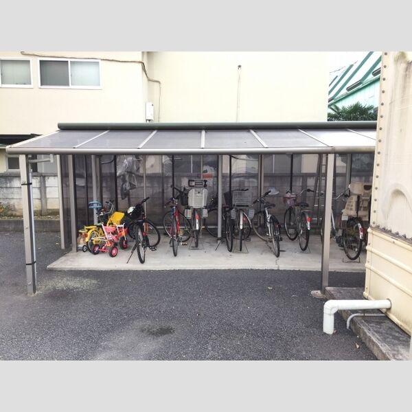 現地周辺 (屋根付駐輪場)