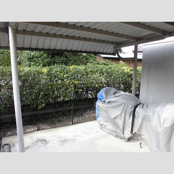 現地周辺 (屋根付き駐輪場)