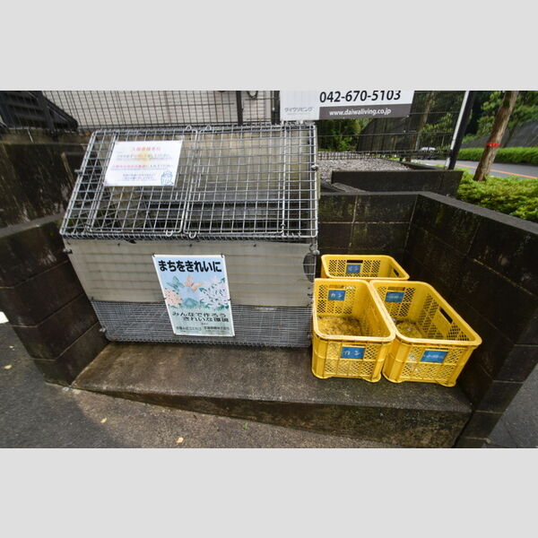 現地周辺 (入居者専用ゴミ置き場)