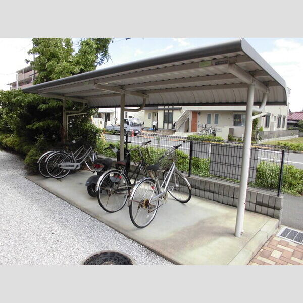 現地周辺 (屋根付き駐輪場)