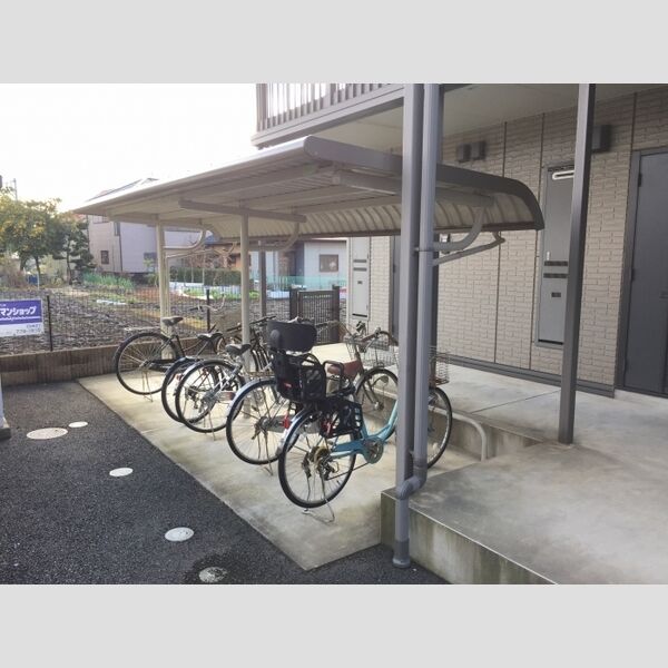 現地周辺 (屋根付き駐輪場)
