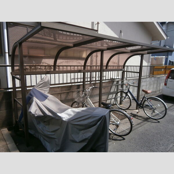 現地周辺 (屋根付き駐輪場)