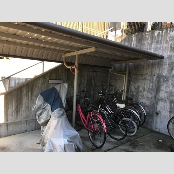 現地周辺 (屋根付駐輪場)