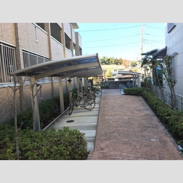 現地周辺 (屋根付駐輪場)