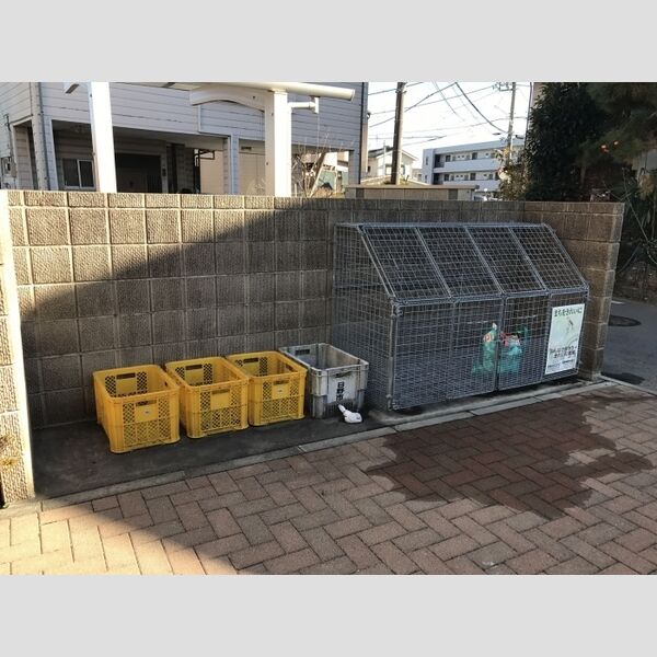 現地周辺 (入居者専用ゴミ置き場)