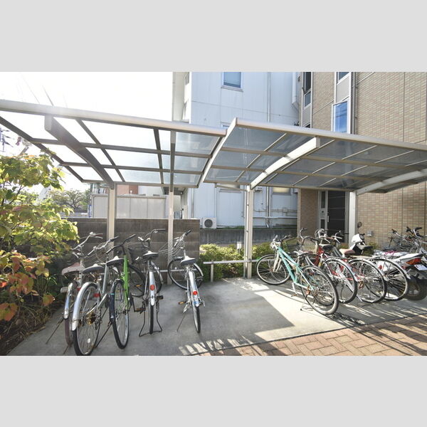 駐車場 (屋根付き駐輪場)